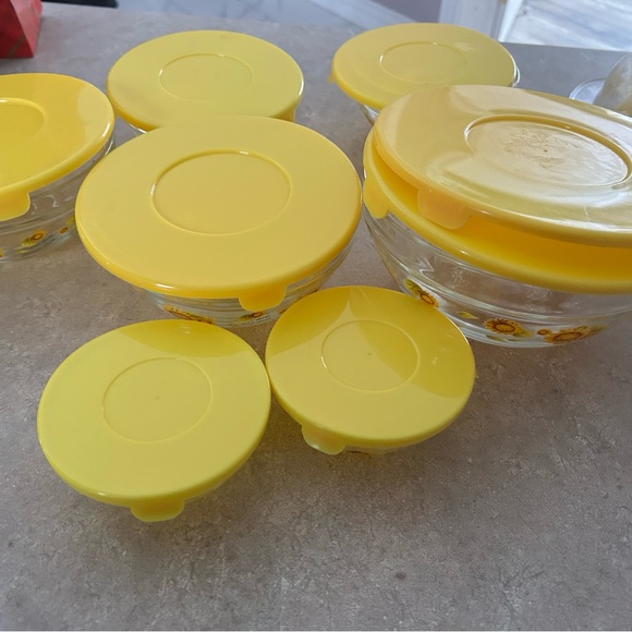 Other - 4/$100 Sunflower vintage glass mixing salad bowls two sets VTG